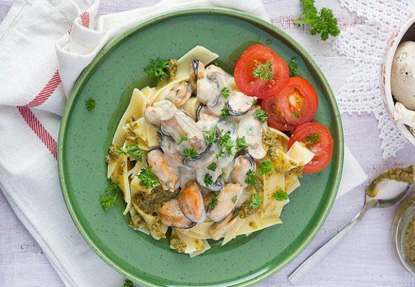 pasta with mushrooms and seafood