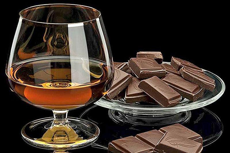 bitter chocolate as an appetizer for cognac