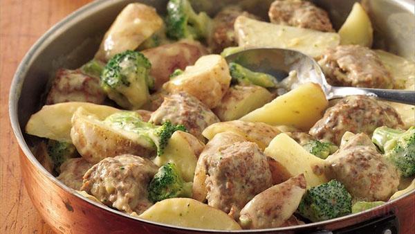 meatballs with potatoes in the oven