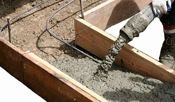 изливане на бетонна основа