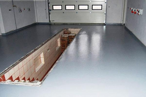 piso de concreto en el garaje