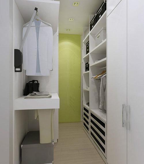 açık renklerde küçük giyinme odası