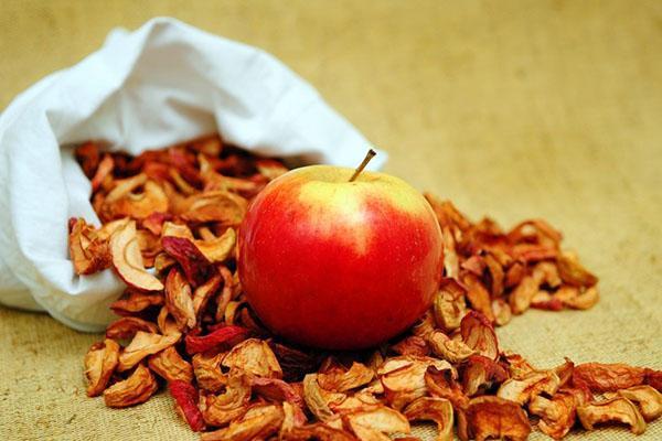 användbara egenskaper hos torkade äpplen