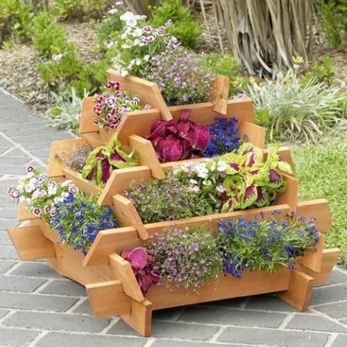 do-it-yourself pyramid flower bed