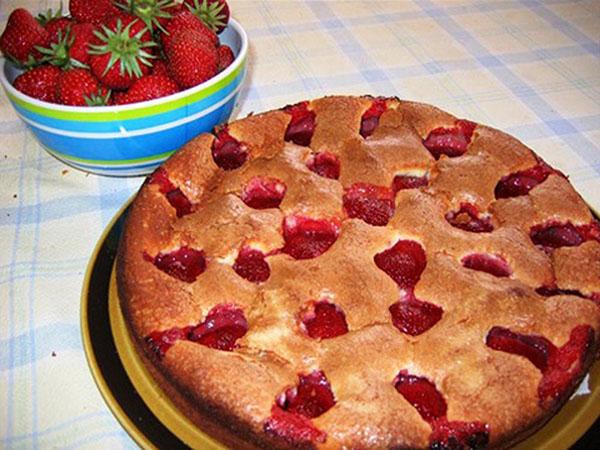 strawberry pie in a slow cooker