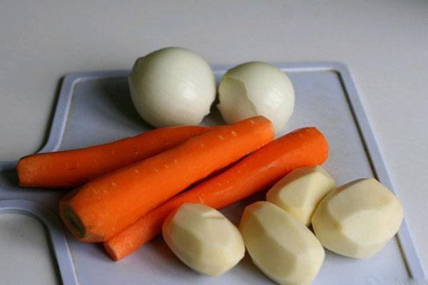 basuh dan kupas sayur-sayuran