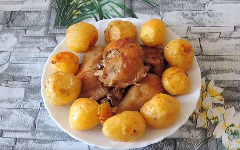 συνταγή της γιαγιάς για κοτόπουλο και πατάτες στο φούρνο