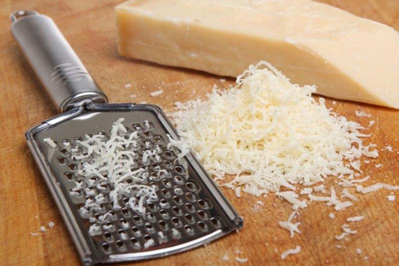 τριμμένο σκληρό τυρί