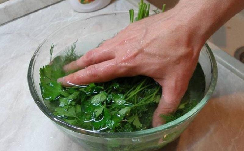 rinse the dill and parsley
