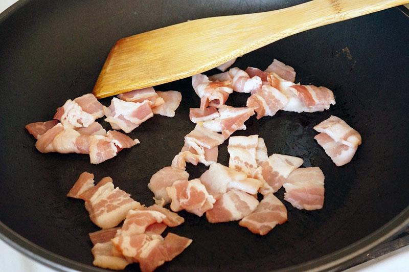 magprito ng bacon