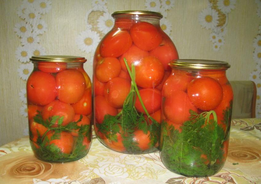 tomates marinées avec dessus