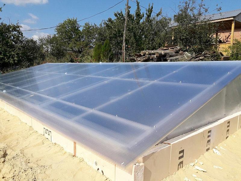 polycarbonate covered greenhouse