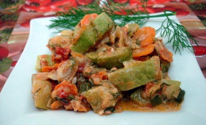 stewed zucchini with sour cream and ketchup