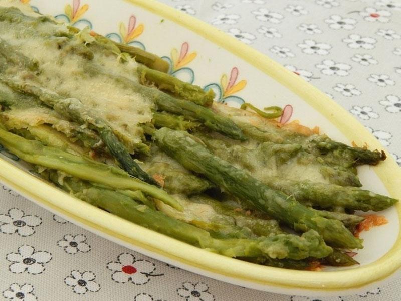 asparagus panggang gourmet dengan keju