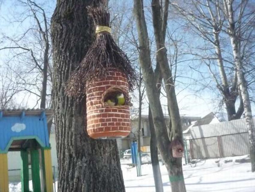 how to make a birdhouse from a bottle