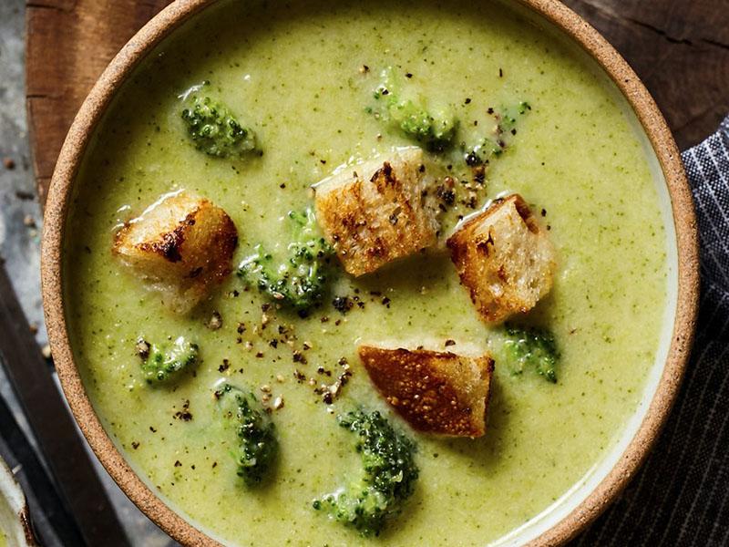 mėsos sriuba su sūriu ir brokoliais