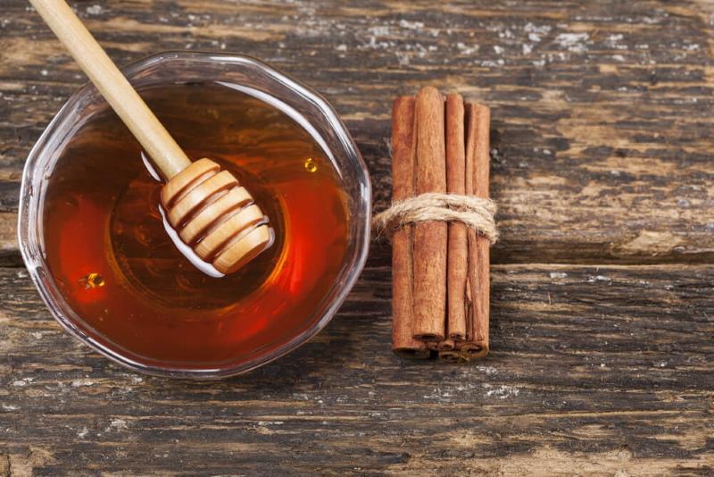 medus su cinamonu naudinga ir kenkia