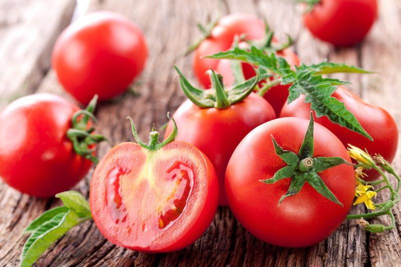 pomidorai naudingi ir žalingi