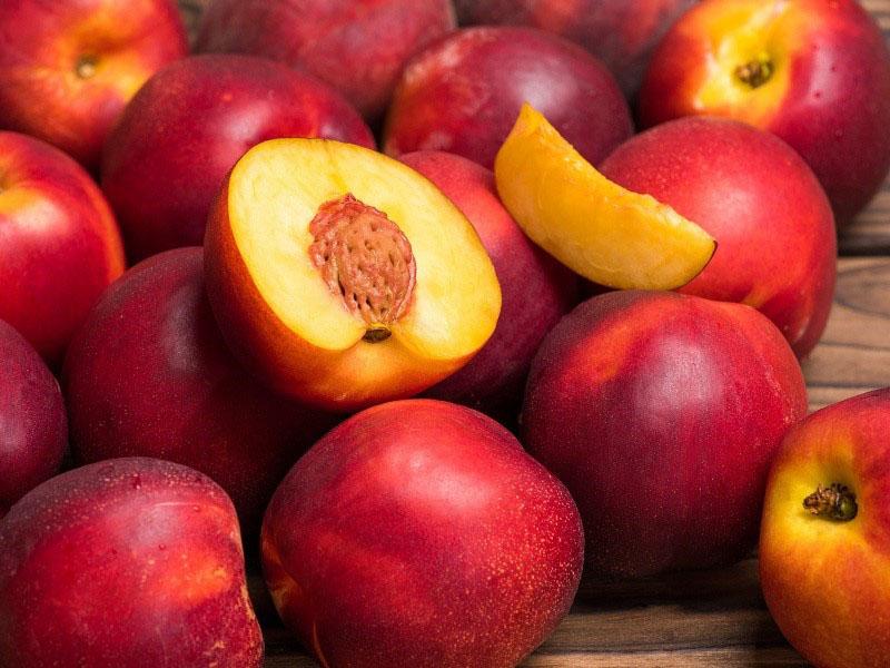 buah nektarine berair manis